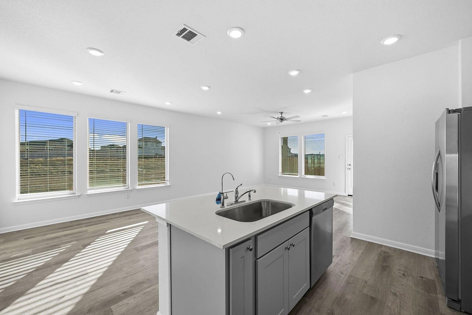 121 Hatari Trail Jarrell, TX 76537 - Photo 5 of 32