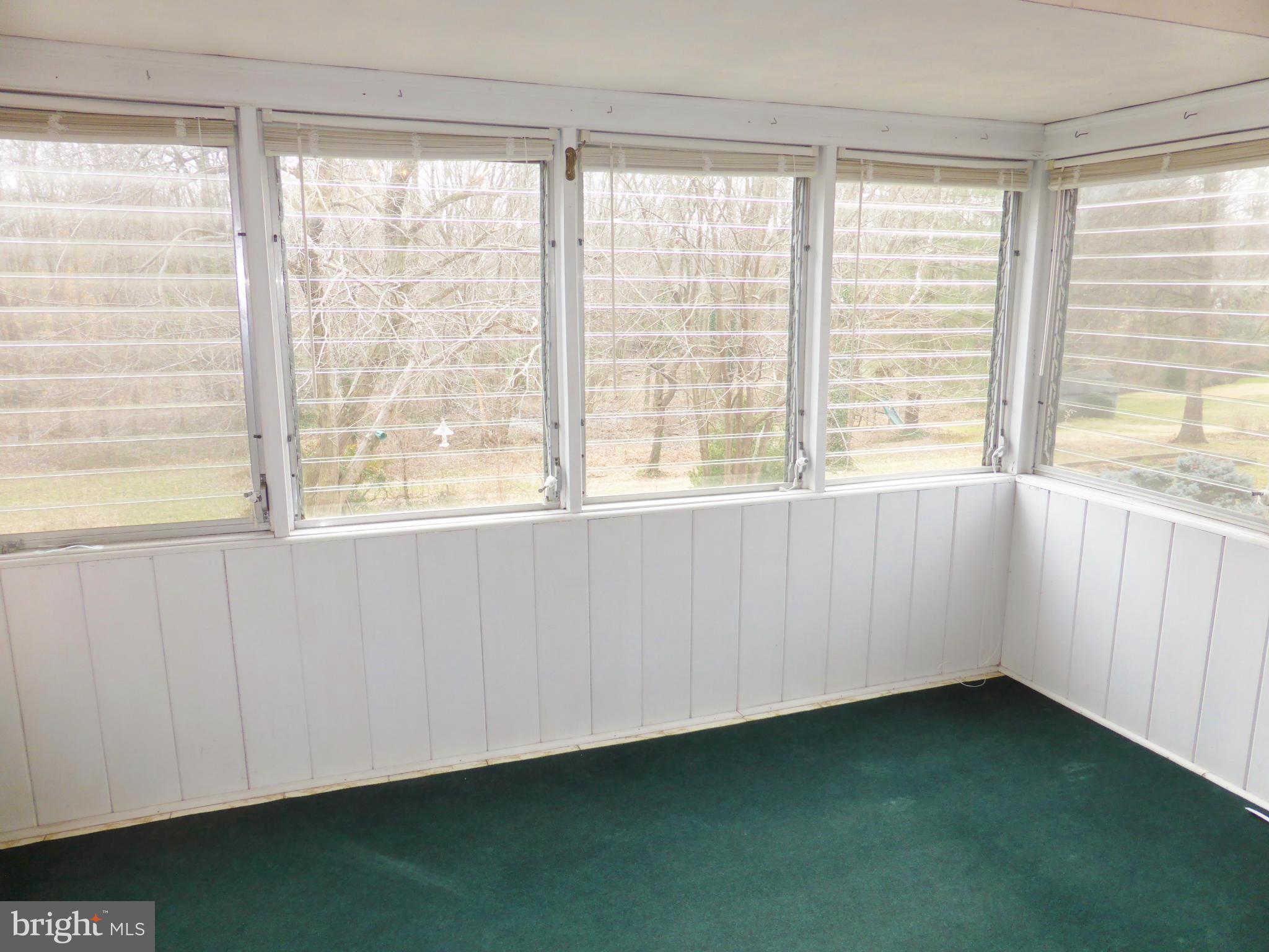 1901 Courtland Road Alexandria, VA 22306 - Photo 11 of 25 Sunroom