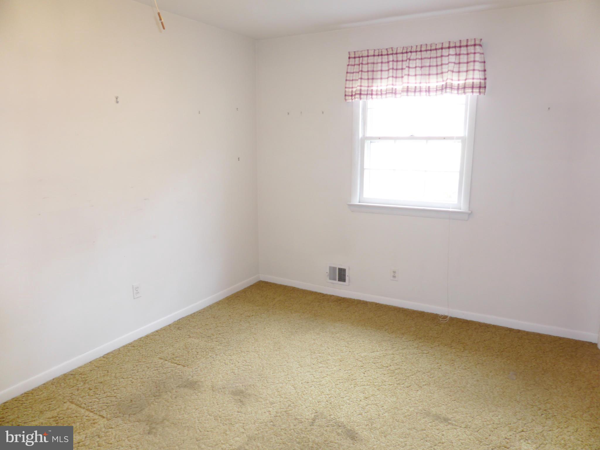 1901 Courtland Road Alexandria, VA 22306 - Photo 15 of 25 Bedroom 3