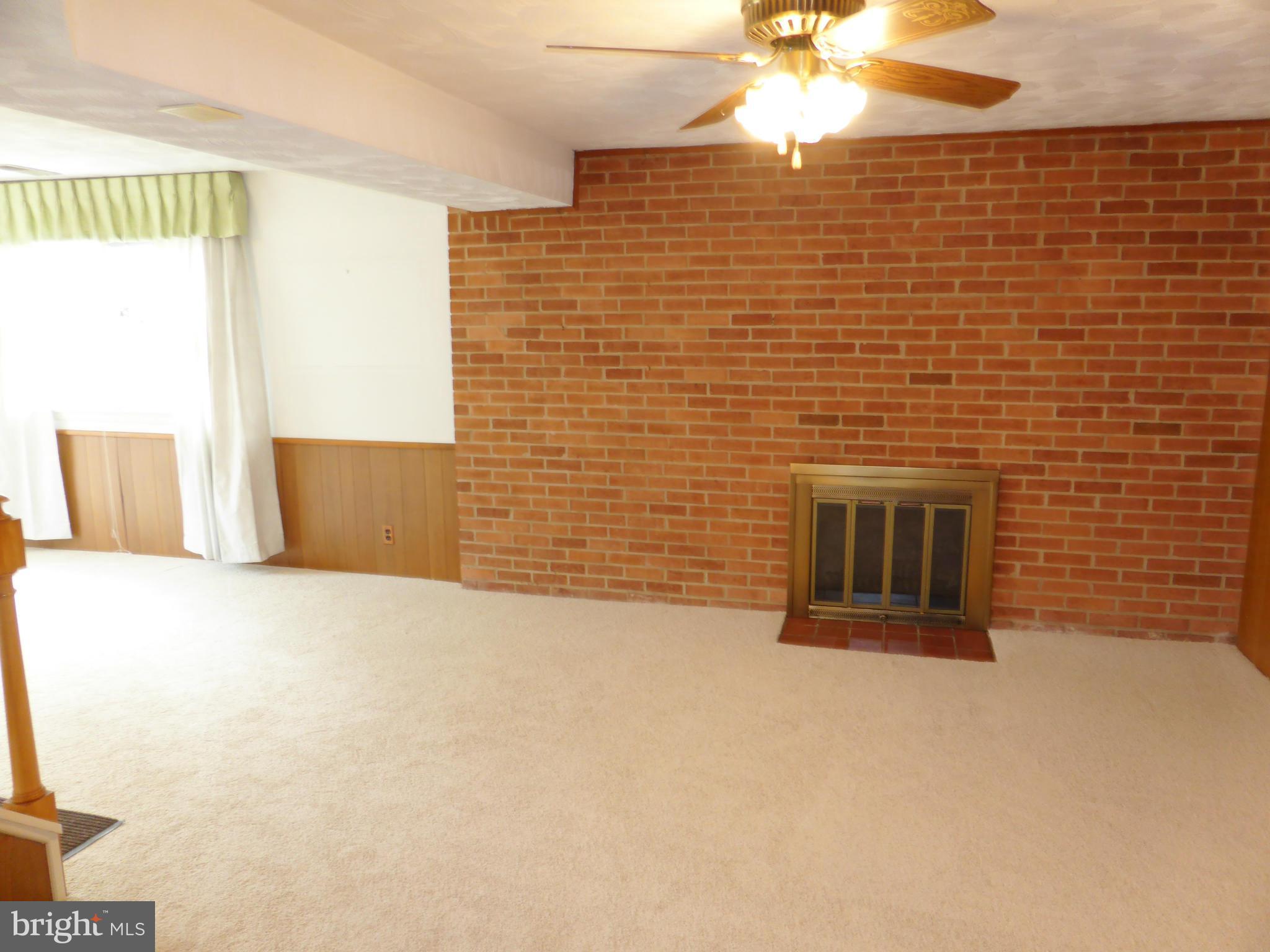 1901 Courtland Road Alexandria, VA 22306 - Photo 18 of 25 Rec Room w/ FP