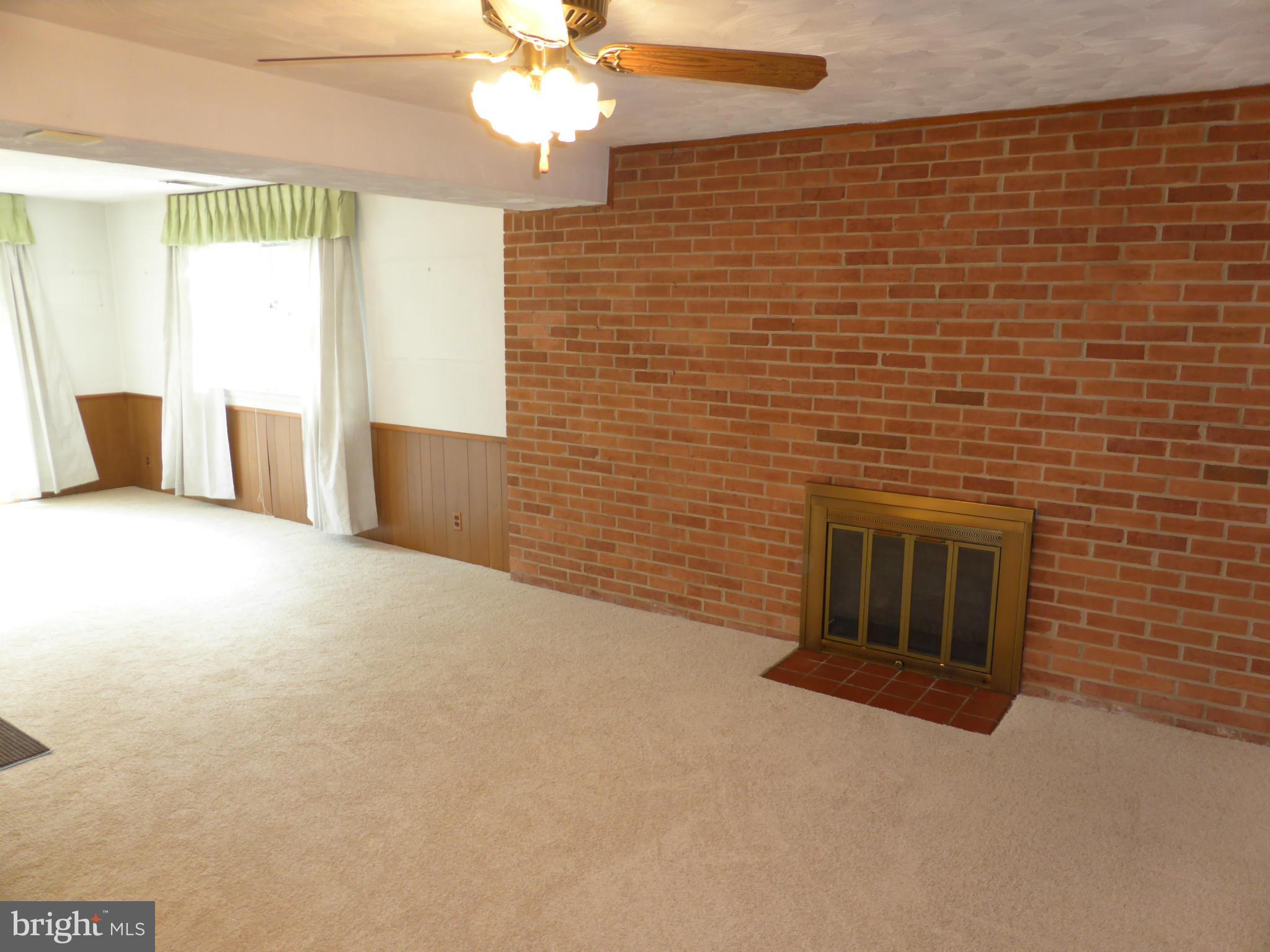 1901 Courtland Road Alexandria, VA 22306 - Photo 19 of 25 Rec Room w/ FP