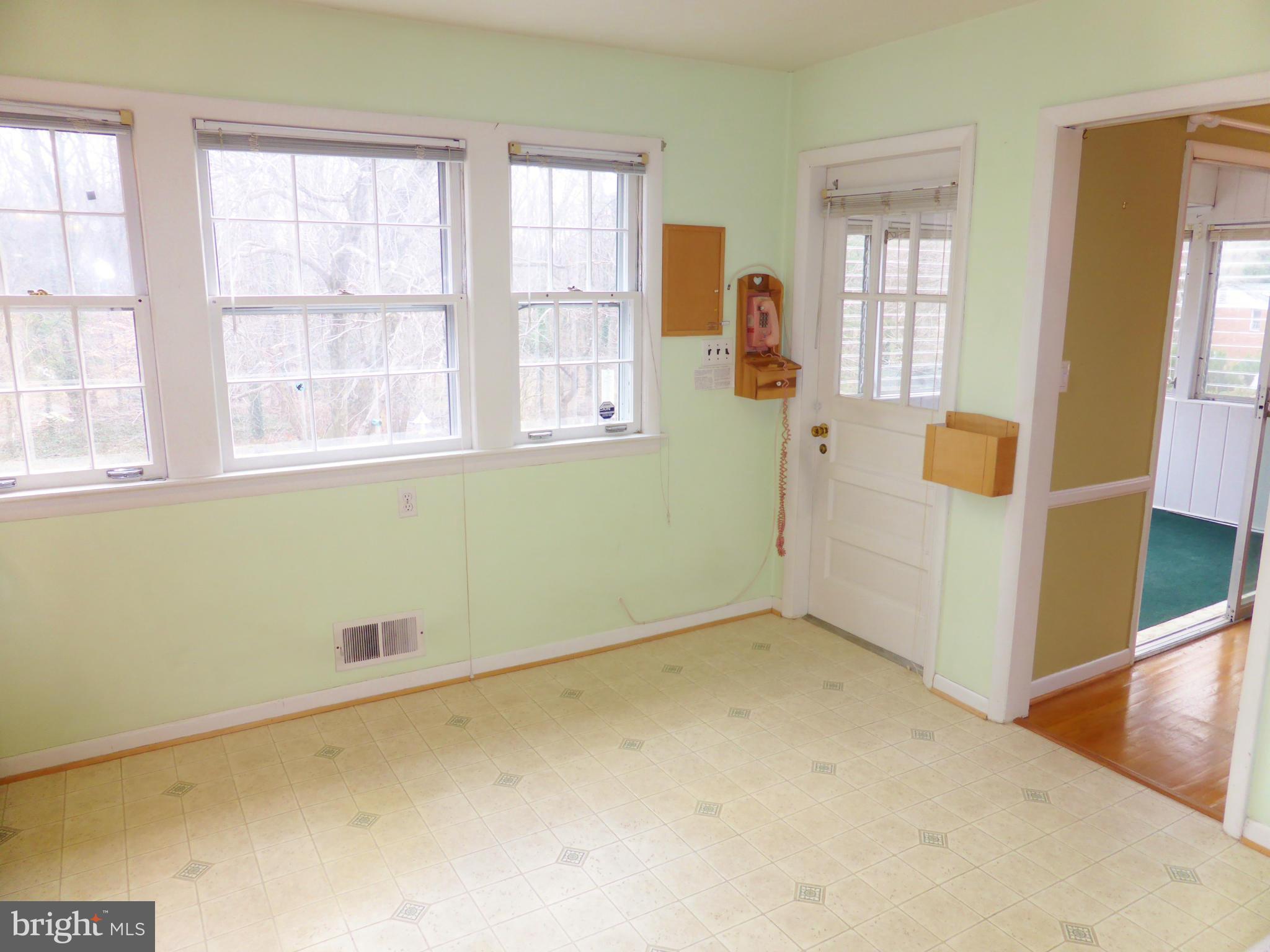 1901 Courtland Road Alexandria, VA 22306 - Photo 10 of 25 Kitchen