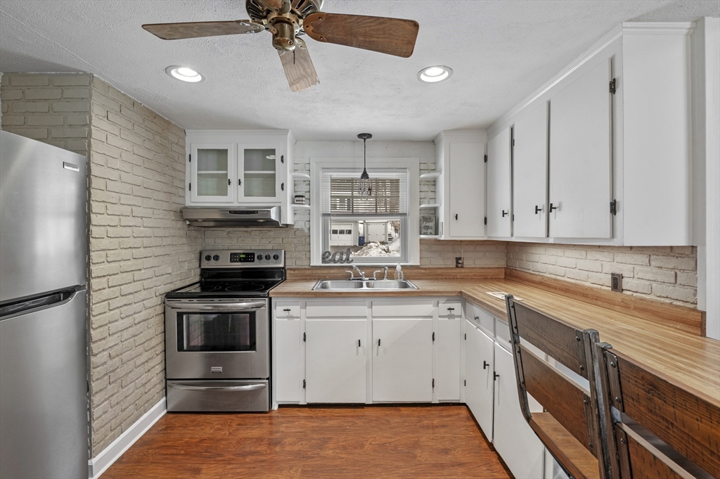 80 Redfield Road Wakefield, MA 01880 - Photo 11 of 36