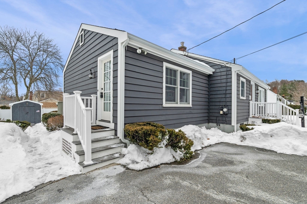 80 Redfield Road Wakefield, MA 01880 - Photo 3 of 36