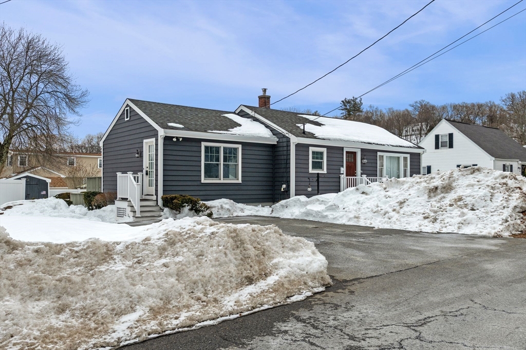 80 Redfield Road Wakefield, MA 01880 - Photo 4 of 36