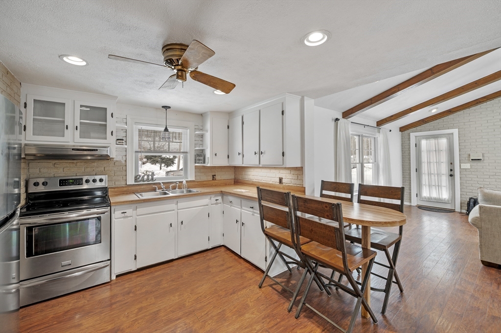 80 Redfield Road Wakefield, MA 01880 - Photo 10 of 36