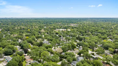 $675,000 | 325 Hemlock Lane, Naperville, IL 60540