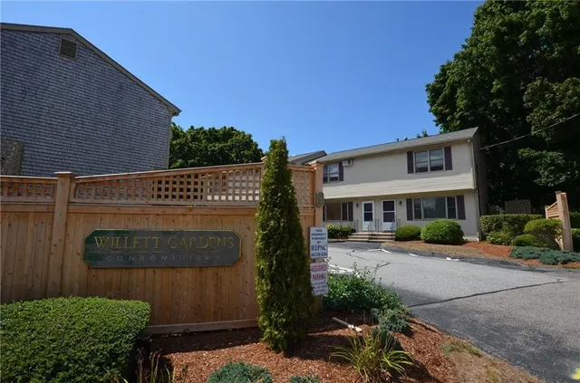 $259,900 | 151 Willett Avenue, Unit 2, East Providence, RI 02915