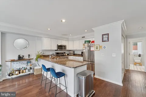 $4,200 | 212-24 South 24th Street, Unit 2416B, Philadelphia, PA 19103