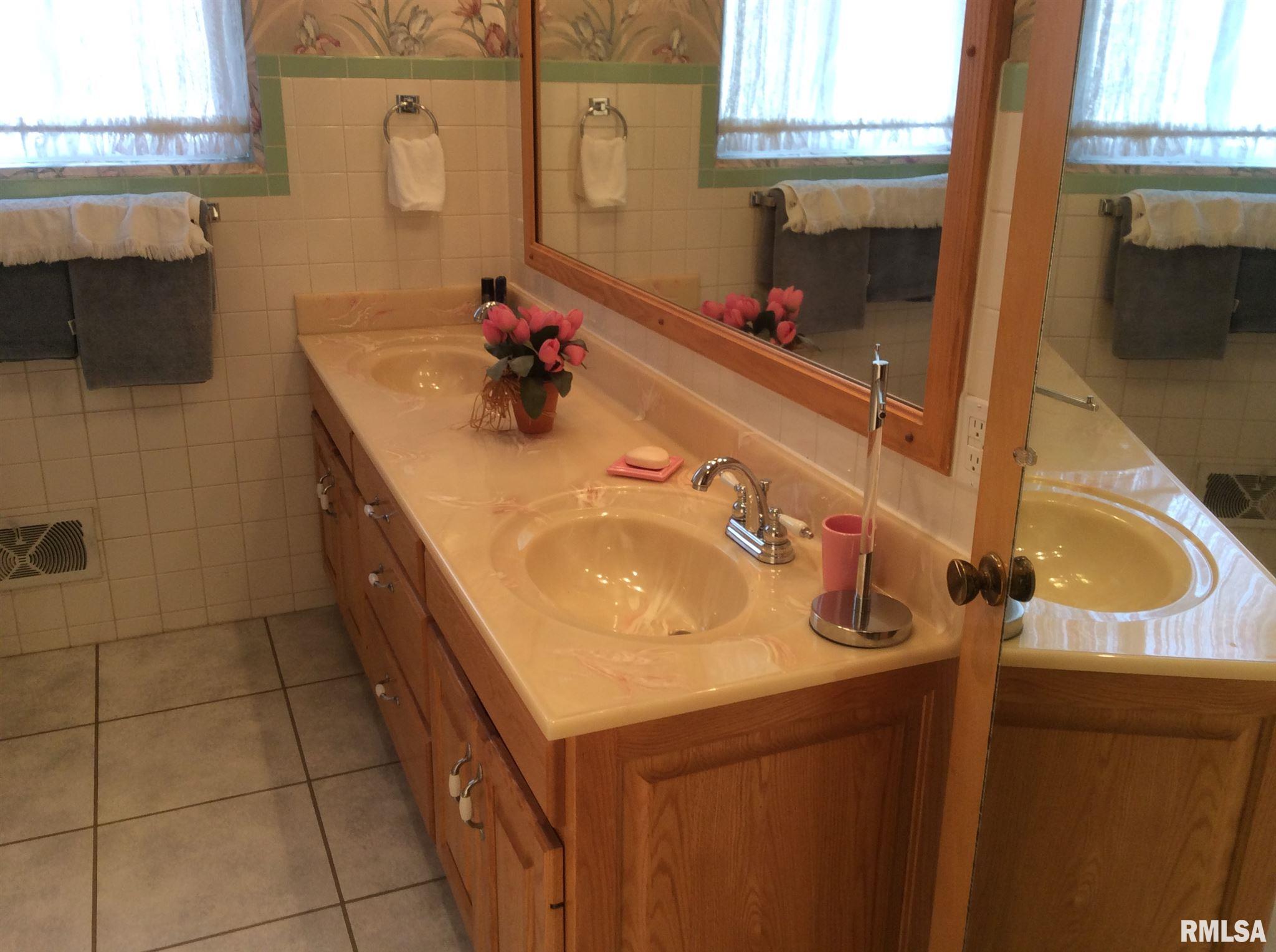 12424 East Lakeview Road Mount Vernon, IL 62864 - Photo 44 of 50 Gallery Image 44