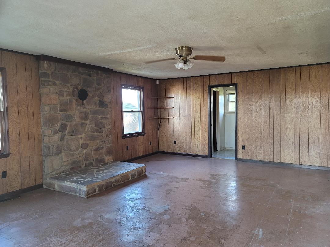 1047 Oyler Road Hardy, VA 24101 - Photo 4 of 25 Living Room