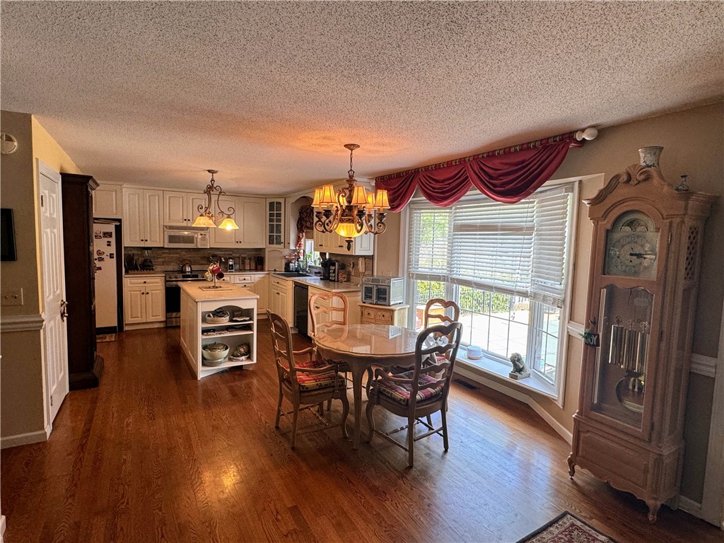 208 Knoxwood Court Anderson, SC 29621 - Photo 6 of 38 This spacious kitchen and dining area features rich hardwood floors and an inviting bay window.