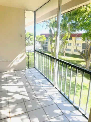 $1,500 | 1550 Northeast 191st Street, Unit 306, Miami, FL 33179