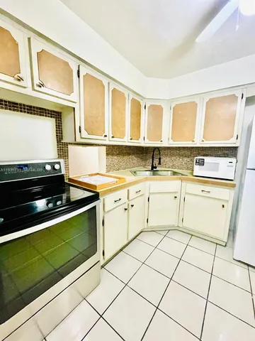 $1,500 | 1550 Northeast 191st Street, Unit 306, Miami, FL 33179