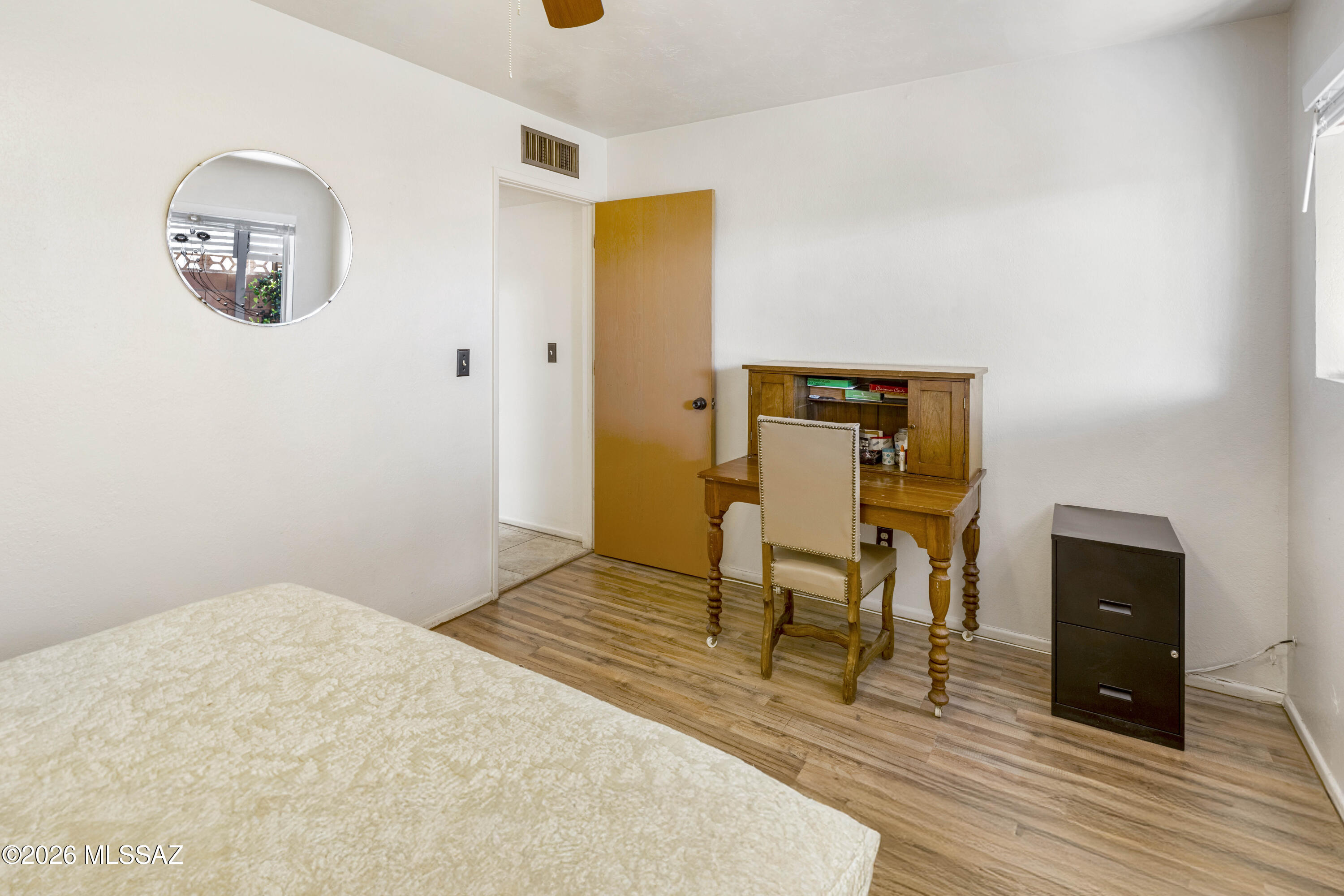 9111 North Oracle Road, Unit 110 Tucson, AZ 85704 - Photo 16 of 32 Guestroom