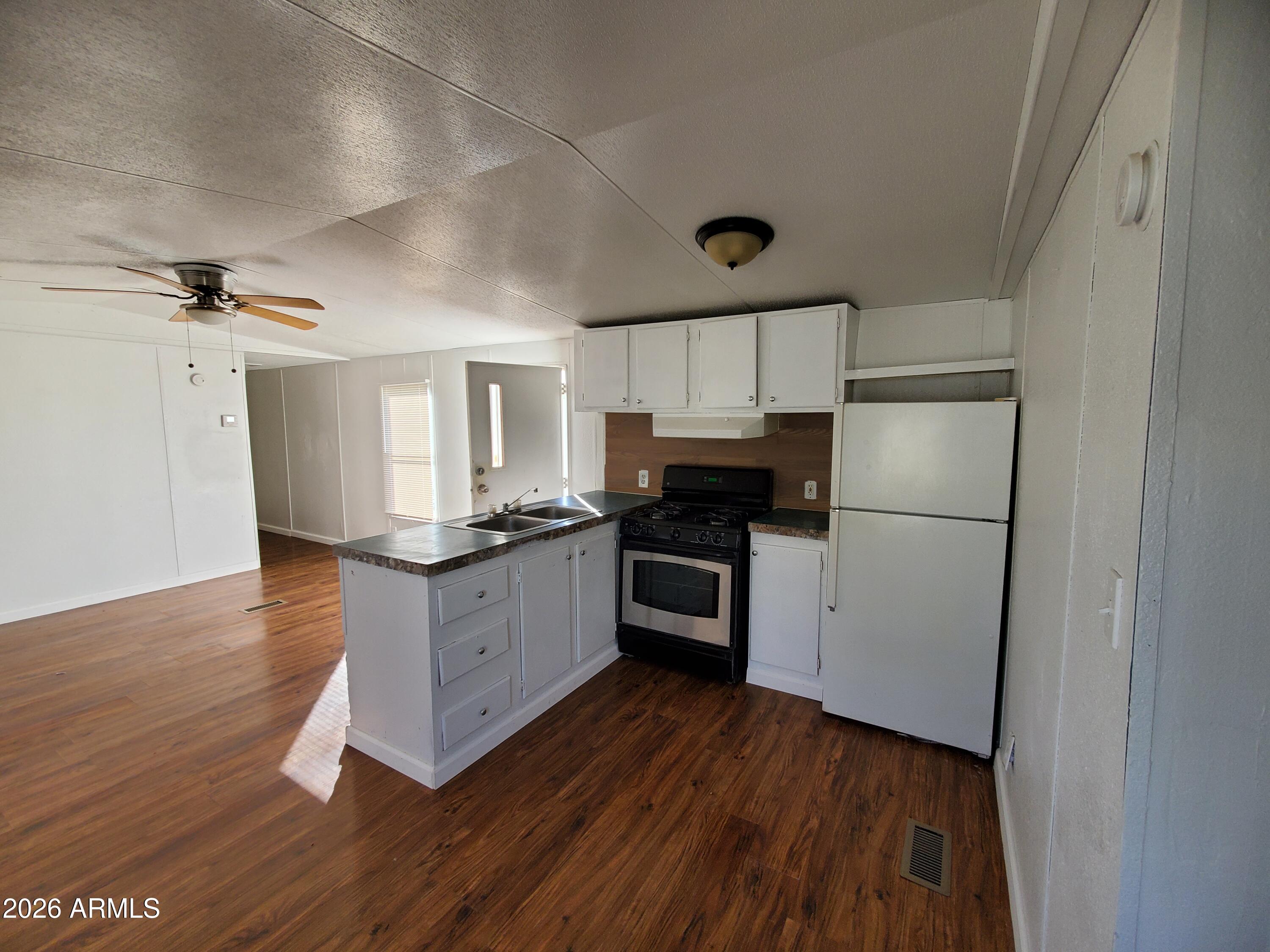 799 West Battaglia Road, Unit 18 Eloy, AZ 85131 - Photo 3 of 12 20260206_094639