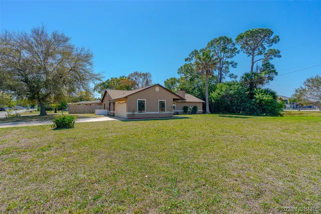 a house view with a outdoor space