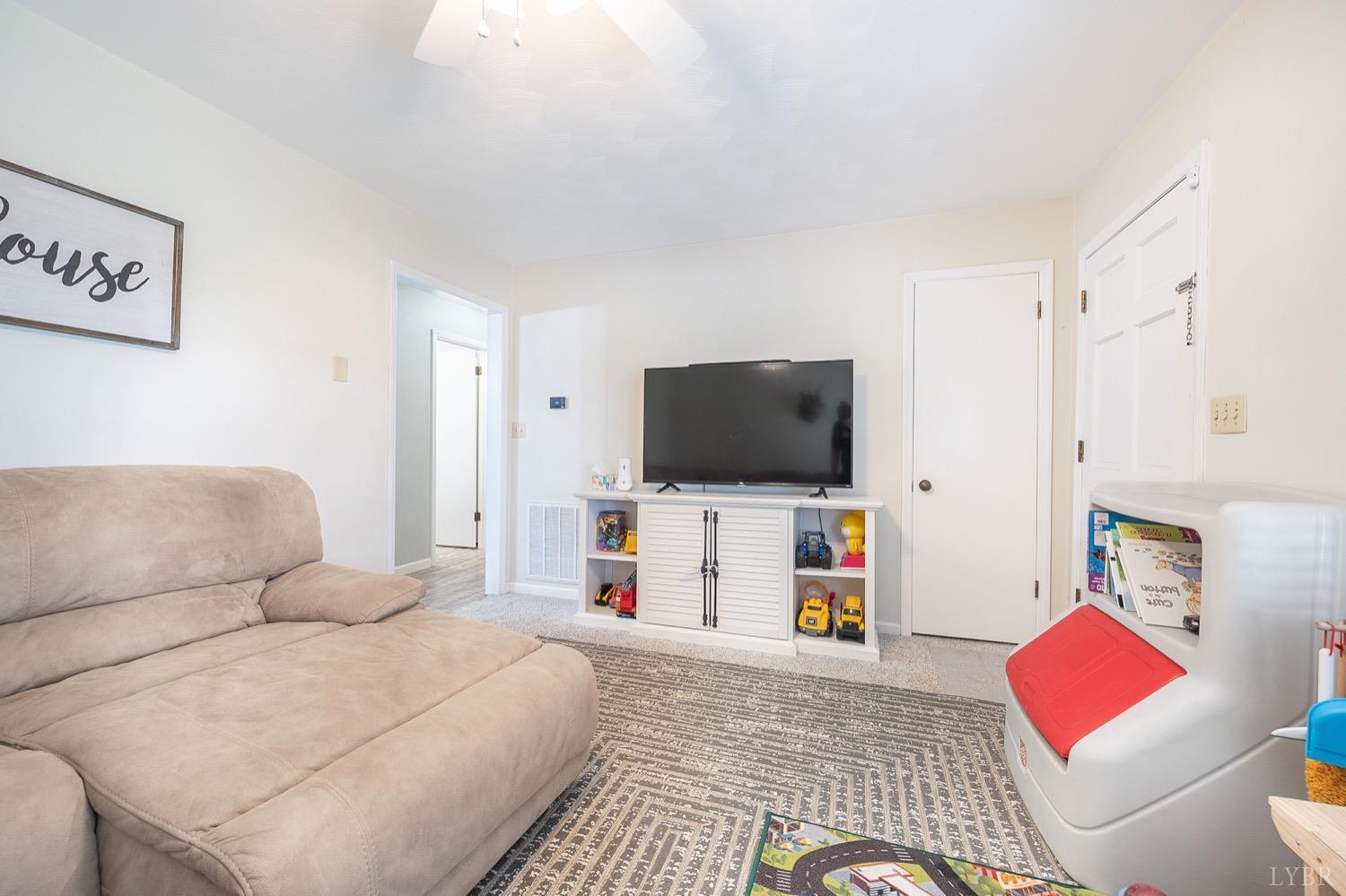 68 Mary Alice Road Fincastle, VA 24090 - Photo 10 of 31 Gallery Image 10