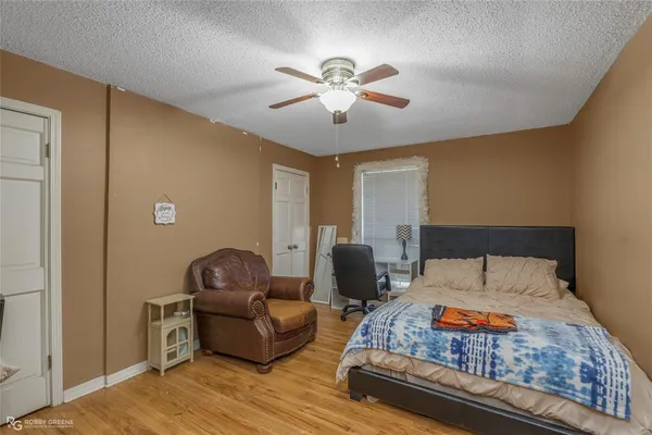 a view of a workspace with furniture