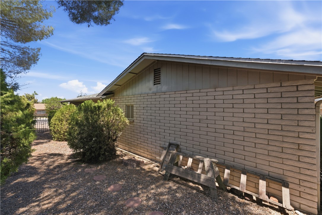 590 Ridgecrest Drive Kingman, AZ 86409 - Photo 32 of 33 a view of a backyard