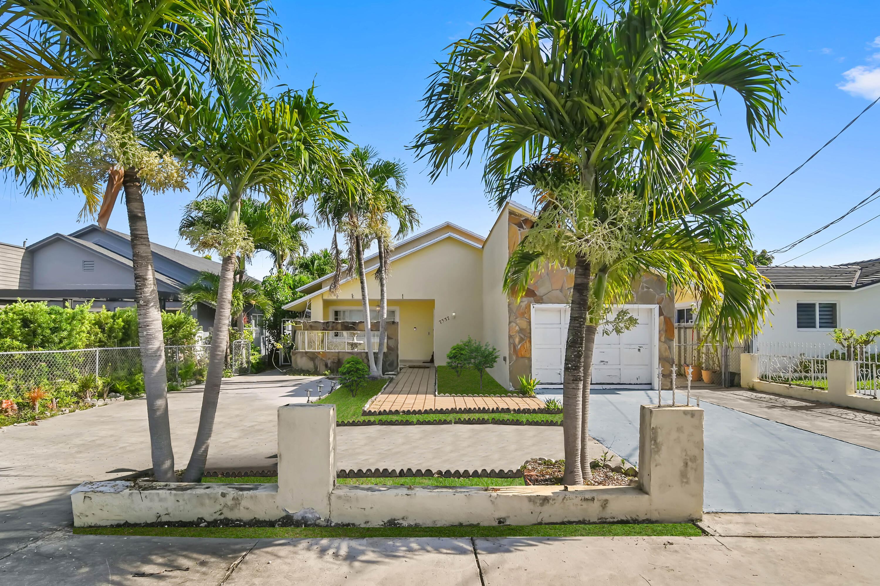 7337 Southwest 21st Street Miami, FL 33155 - Photo 21 of 32 02 Front 02