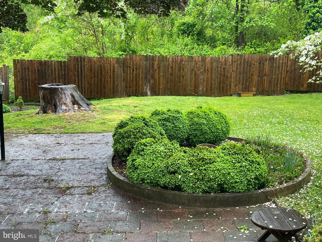 1240 Ten Oaks Road Baltimore, MD 21227 - Photo 4 of 18 Landscaped back yard