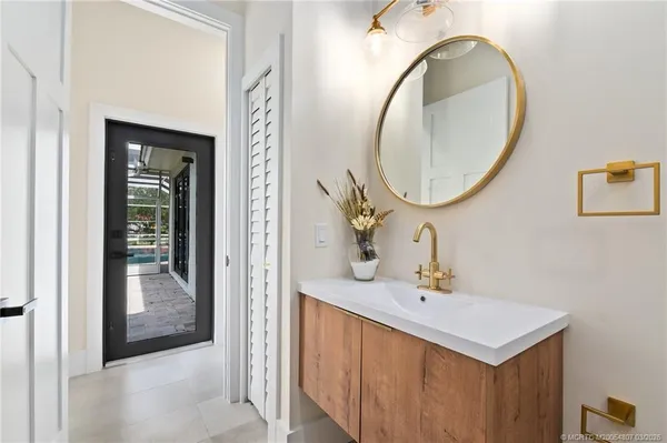 a view of a livingroom with furniture window and outside view