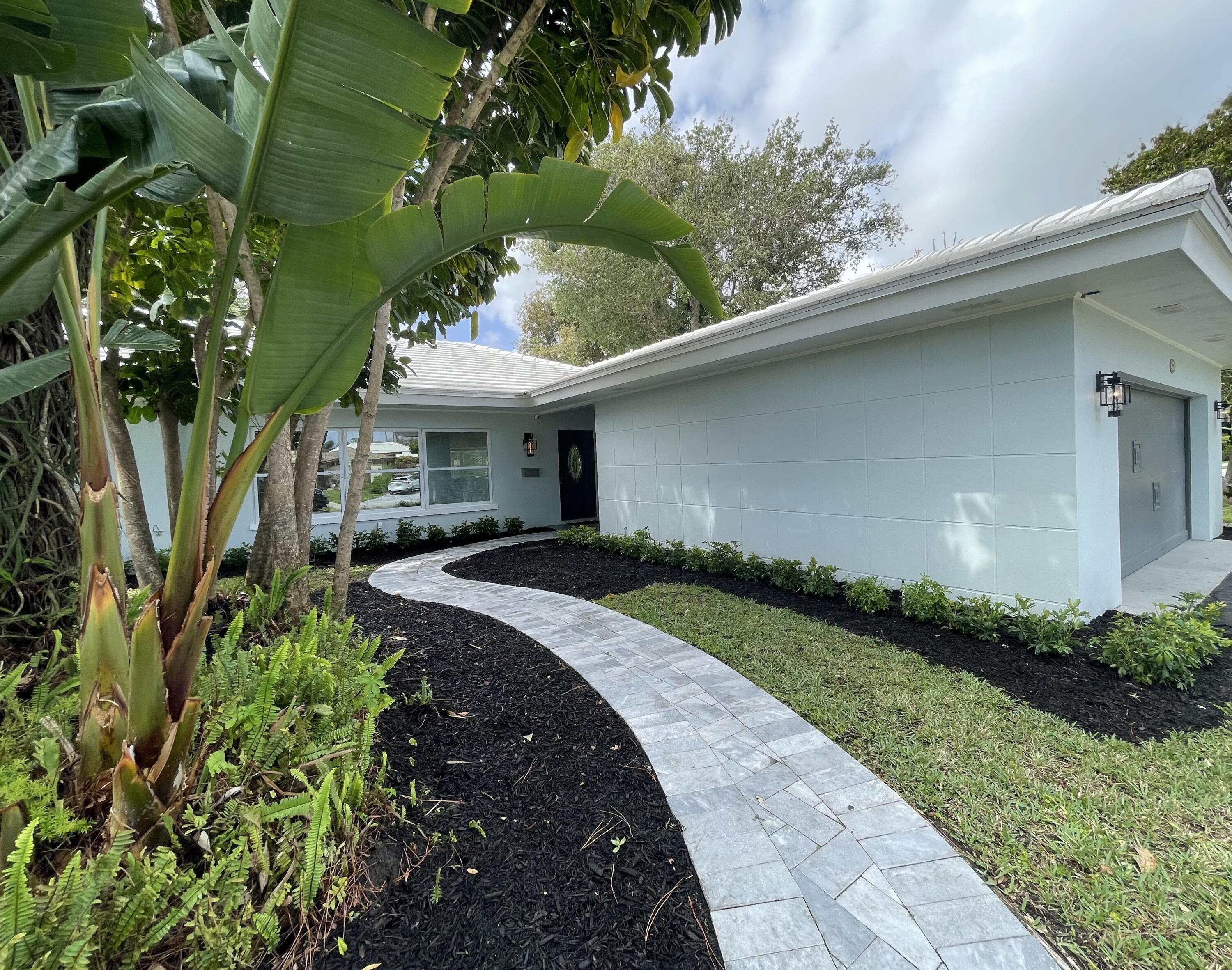 299 Northwest 10th Court Boca Raton, FL 33486 - Photo 5 of 42 a view of a back yard of the house