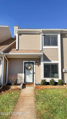 a view of a house with backyard