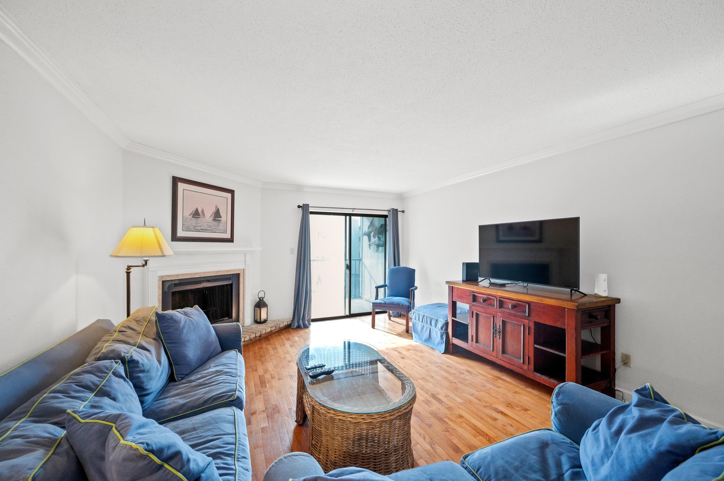 710 South Mobile Street, Unit 8 Fairhope, AL 36532 - Photo 7 of 39 Living Room