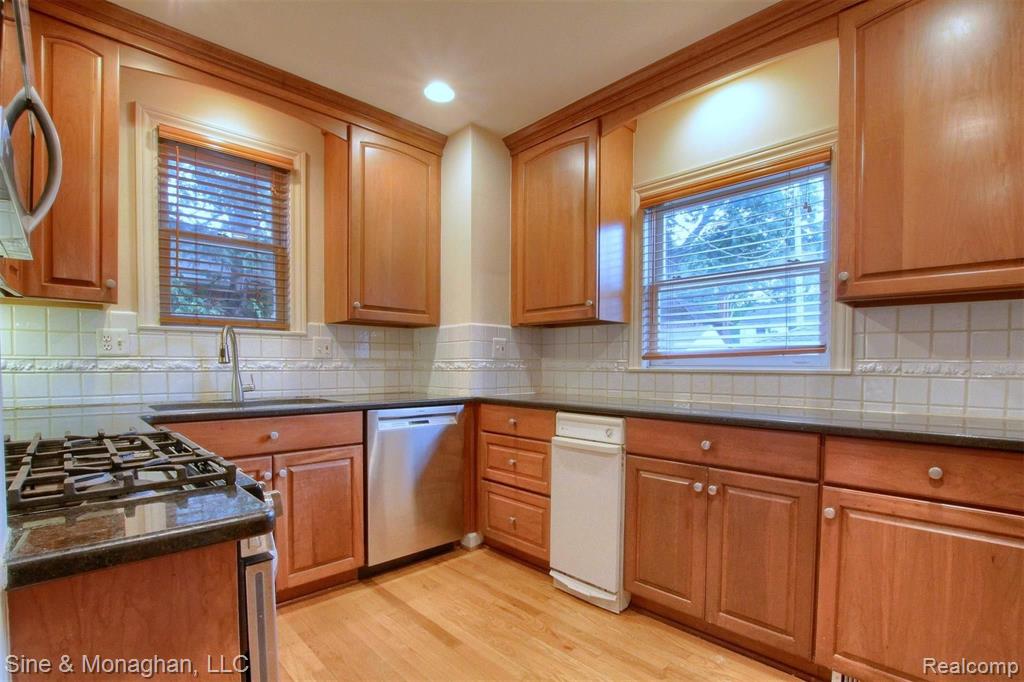 349 Merriweather Road Grosse Pointe, MI 48236 - Photo 12 of 31