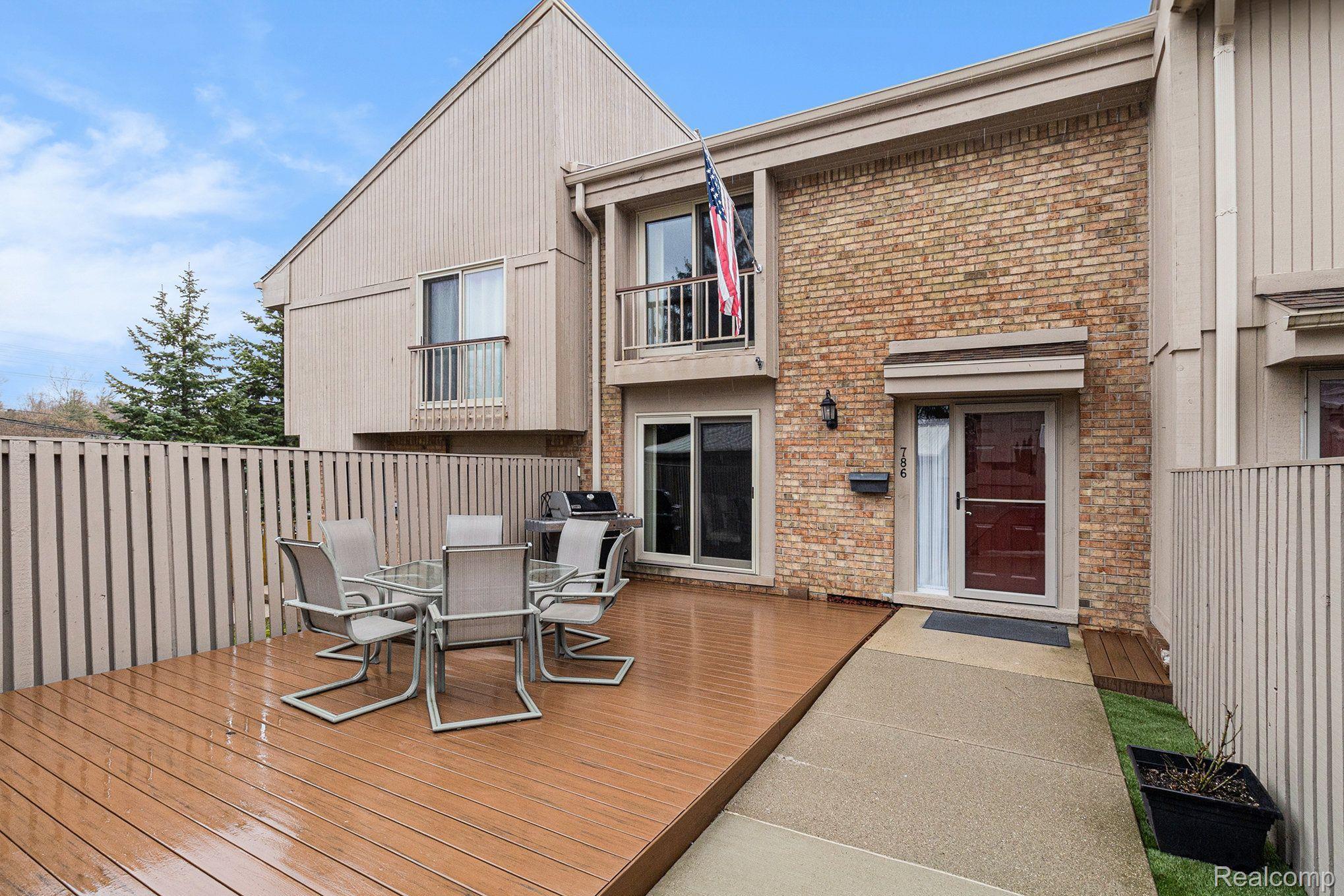 786 Oak Brook Ridge Drive Rochester, MI 48307 - Photo 4 of 31 New Timber Tech deck (approx. 14’ x 24’)