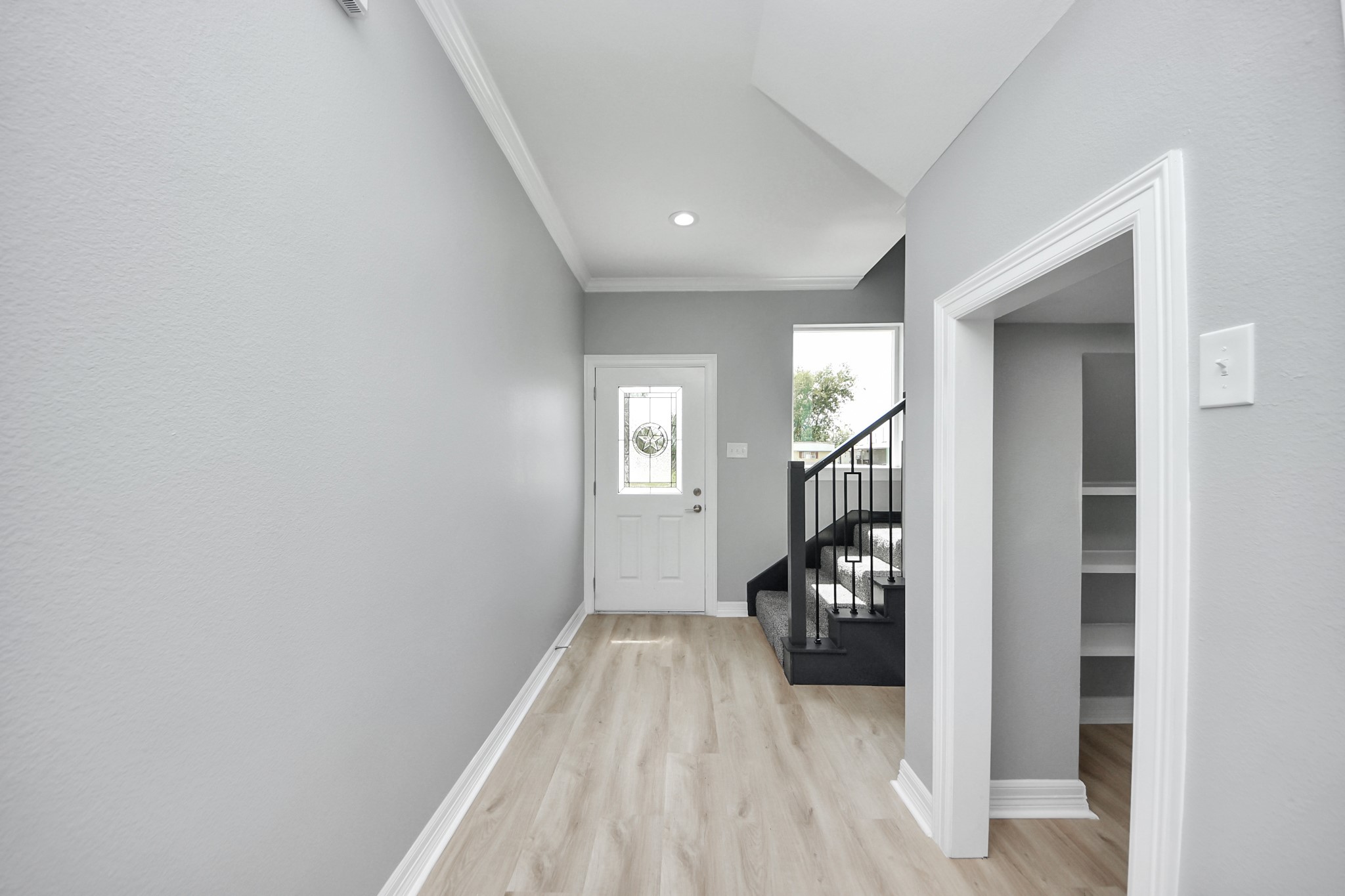 406 North 4th Street Beasley, TX 77417 - Photo 15 of 29 a view of a livingroom from a hallway