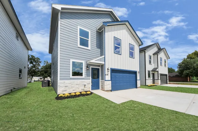 $1,950 | 406 North 4th Street, Beasley, TX 77417