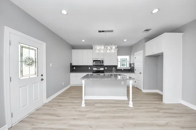 $1,950 | 406 North 4th Street, Beasley, TX 77417