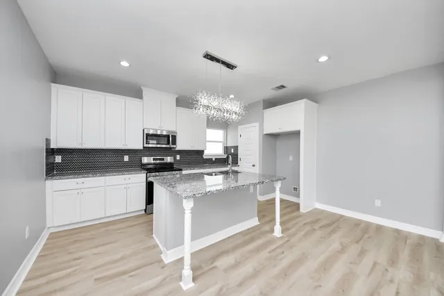 $1,950 | 406 North 4th Street, Beasley, TX 77417