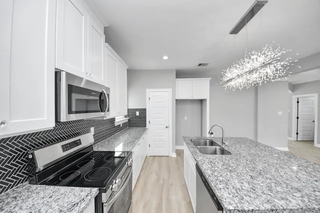 $1,950 | 406 North 4th Street, Beasley, TX 77417