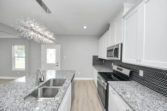 $1,950 | 406 North 4th Street, Beasley, TX 77417