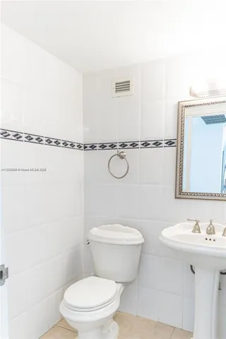 $490,000 | Millionaire's Row, Miami Beach, FL 33140