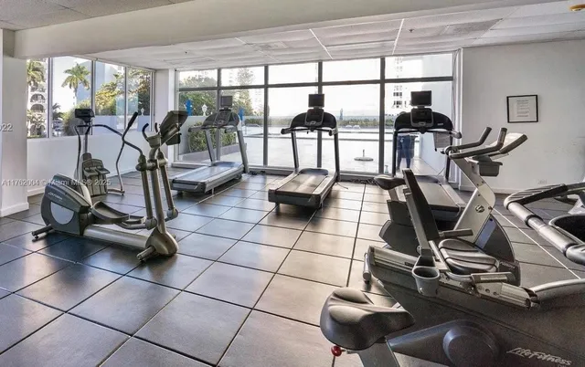 $490,000 | Millionaire's Row, Miami Beach, FL 33140