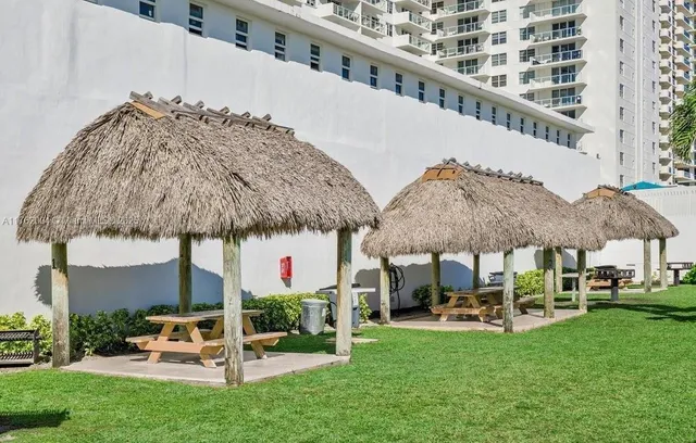 $490,000 | Millionaire's Row, Miami Beach, FL 33140