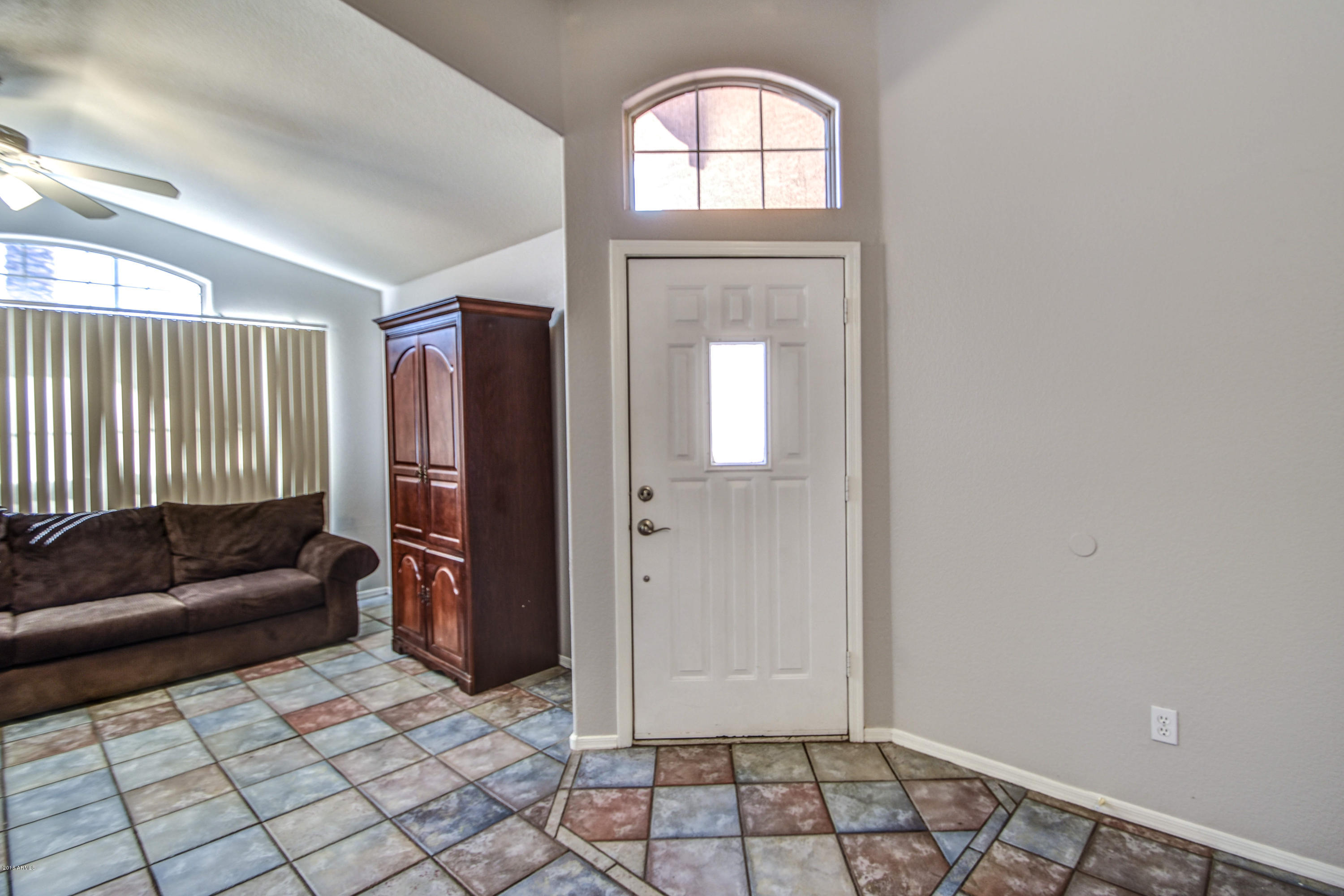 92 South Sandstone Street Gilbert, AZ 85296 - Photo 6 of 59 ENTRY 1