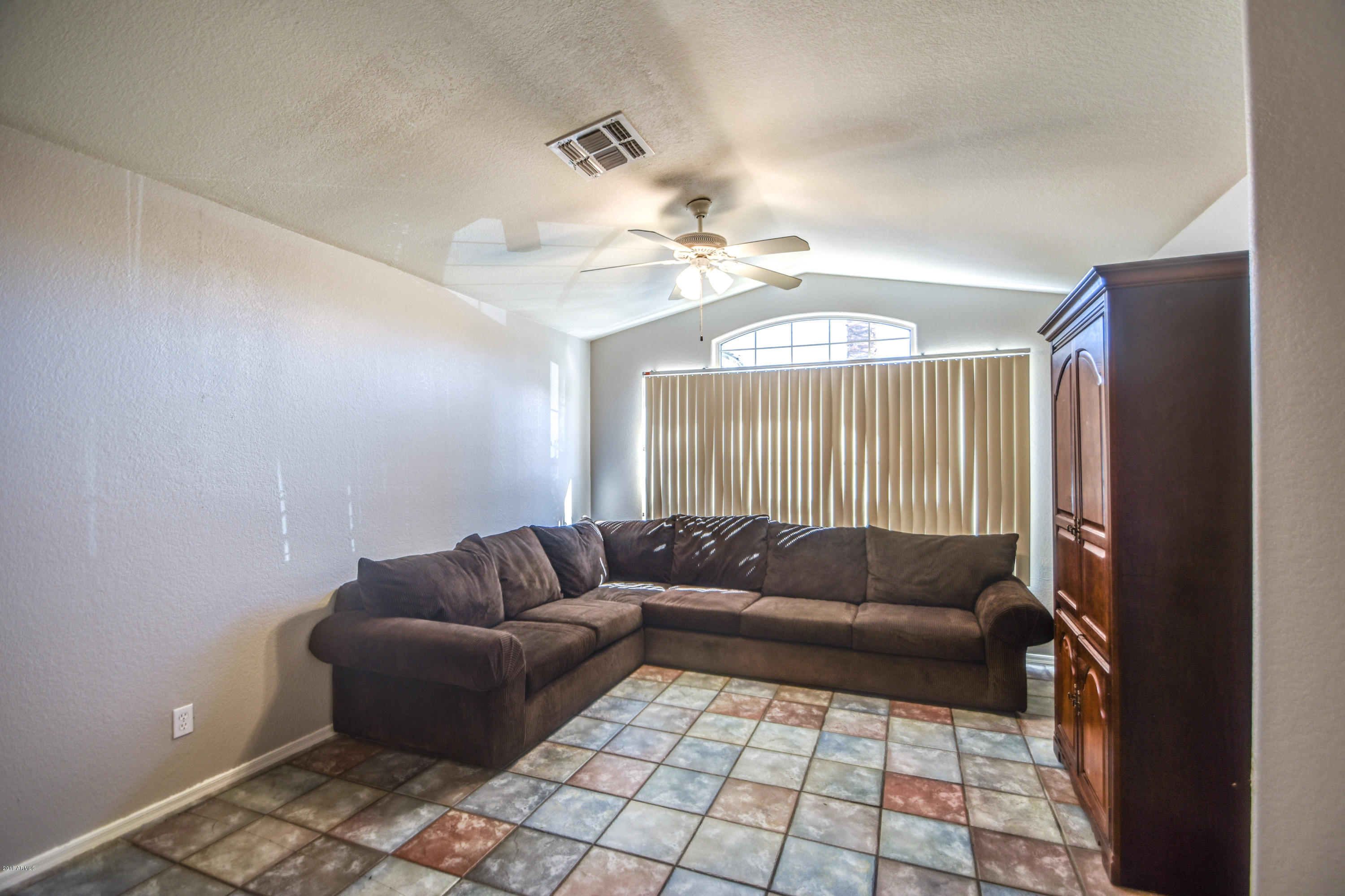 92 South Sandstone Street Gilbert, AZ 85296 - Photo 8 of 59 LIVING 1