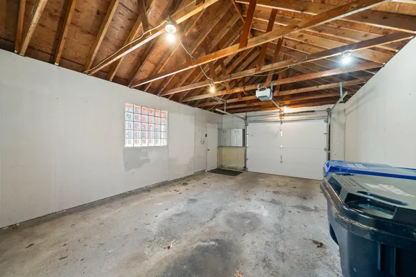 $2,000 | 11 South Church Street, Elkhorn, WI 53121