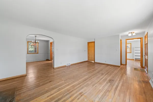 $2,000 | 11 South Church Street, Elkhorn, WI 53121