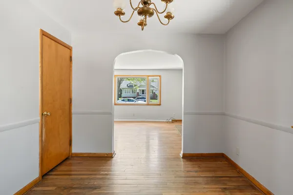 $2,000 | 11 South Church Street, Elkhorn, WI 53121