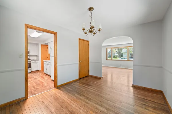 $2,000 | 11 South Church Street, Elkhorn, WI 53121