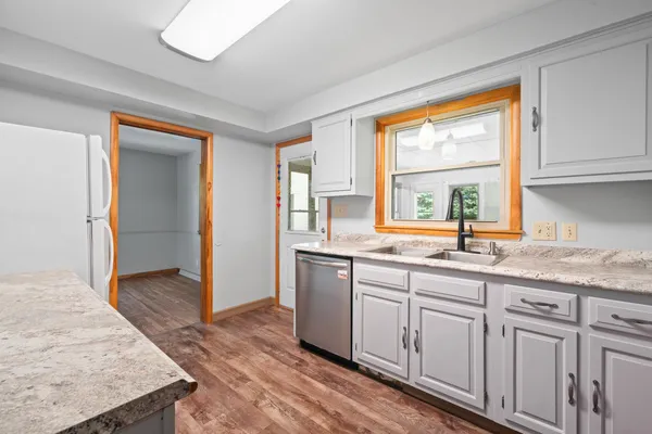 $2,000 | 11 South Church Street, Elkhorn, WI 53121