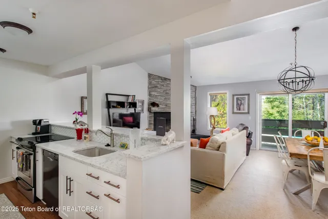 $1,585,000 | 3946 South Lake Creek Drive, Unit A6, Wilson, WY 83014