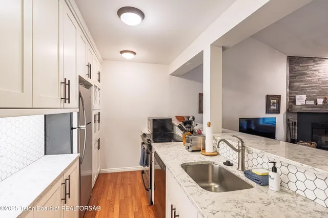 $1,585,000 | 3946 South Lake Creek Drive, Unit A6, Wilson, WY 83014